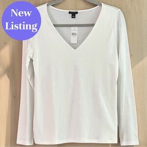 🆕 Ann Taylor V Neck, Long Sleeve, Double front, T-Shirt. Size M. New with Tags.